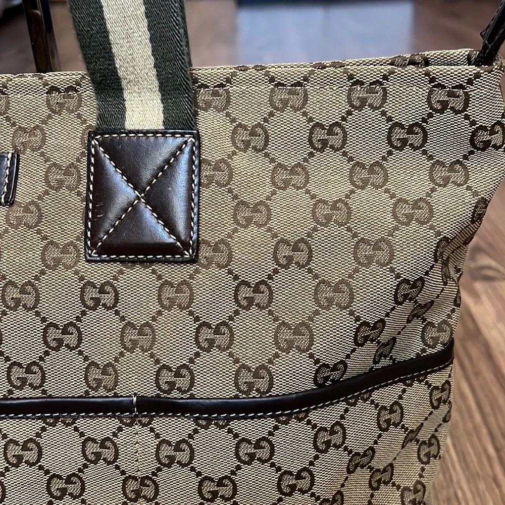 A32- 💯 % authentic Gucci shoulder bag - Picture 11 of 16